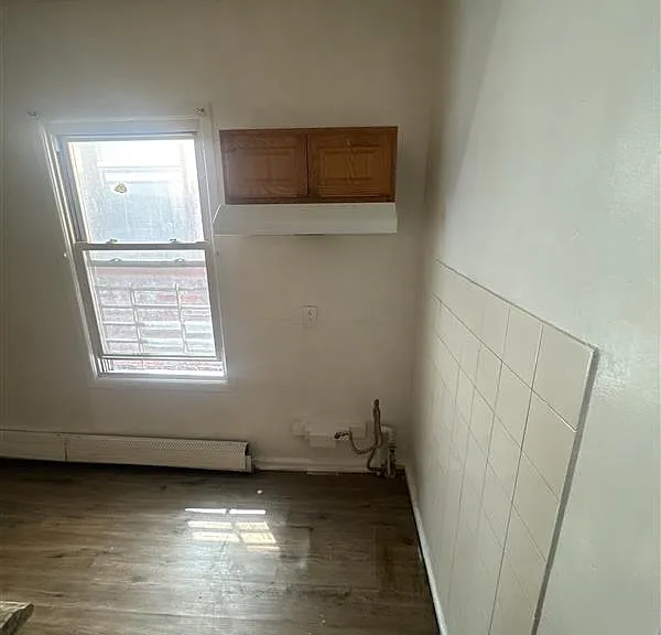 775 E 19th St #3 — Photo 2