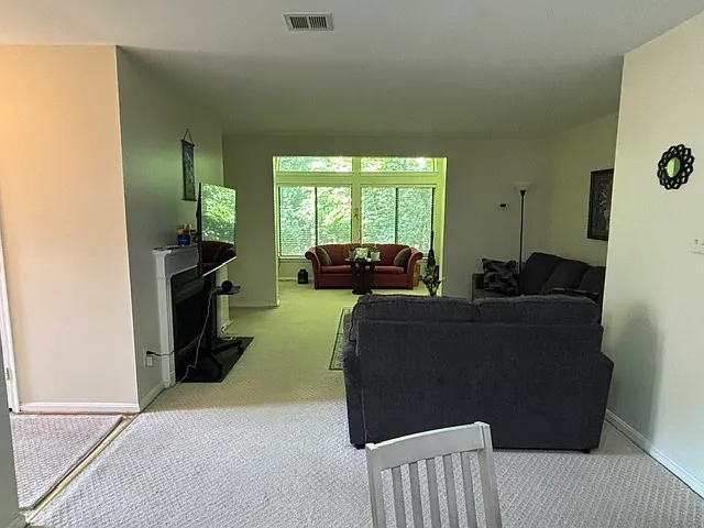 2 bed, 1210 sqft, $2,500 — Photo 2
