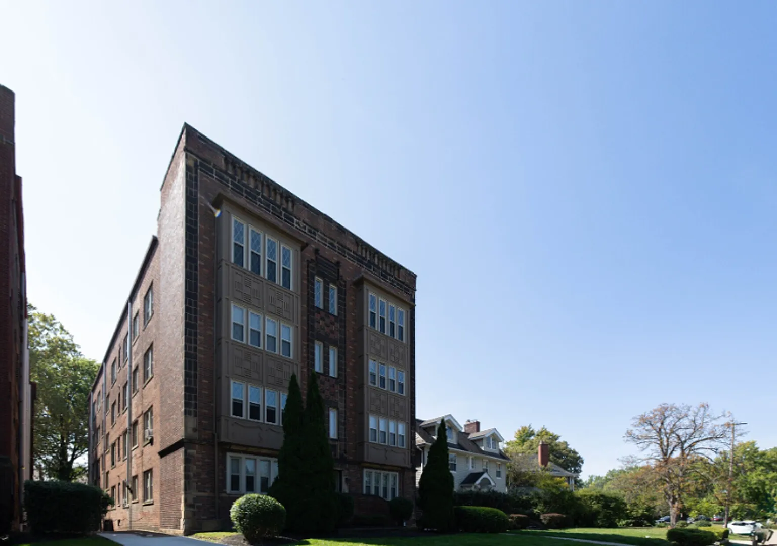 Manstan Apartments — Photo 2