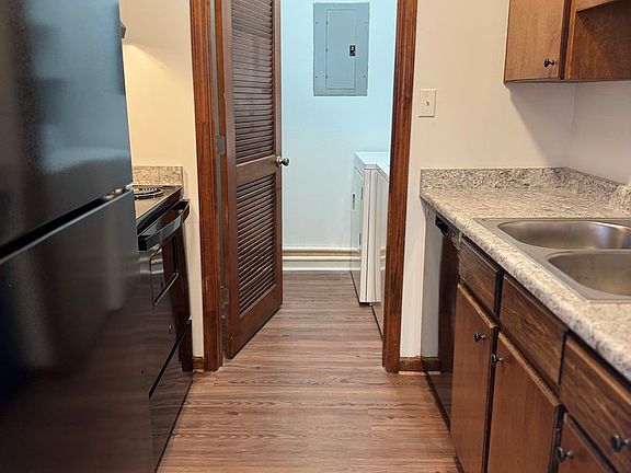 5th image of 1111 Anderson St #C
