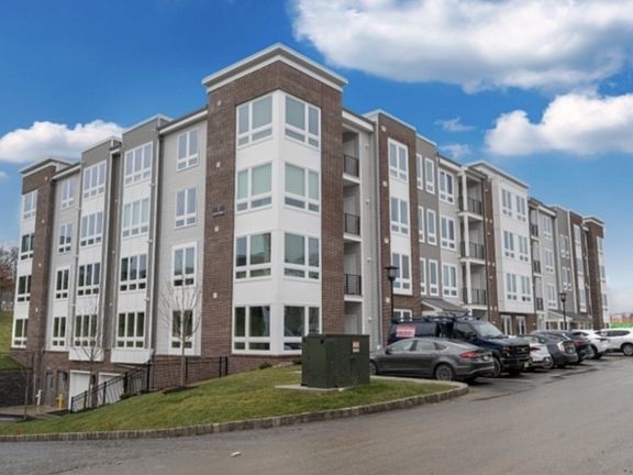2nd image of 2 Vanderbilt Blvd Unit 109