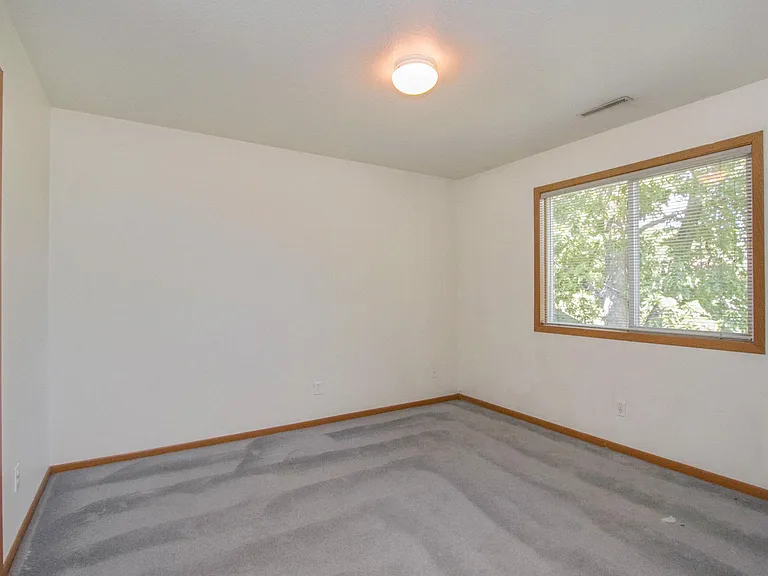 Oaks — Photo 18