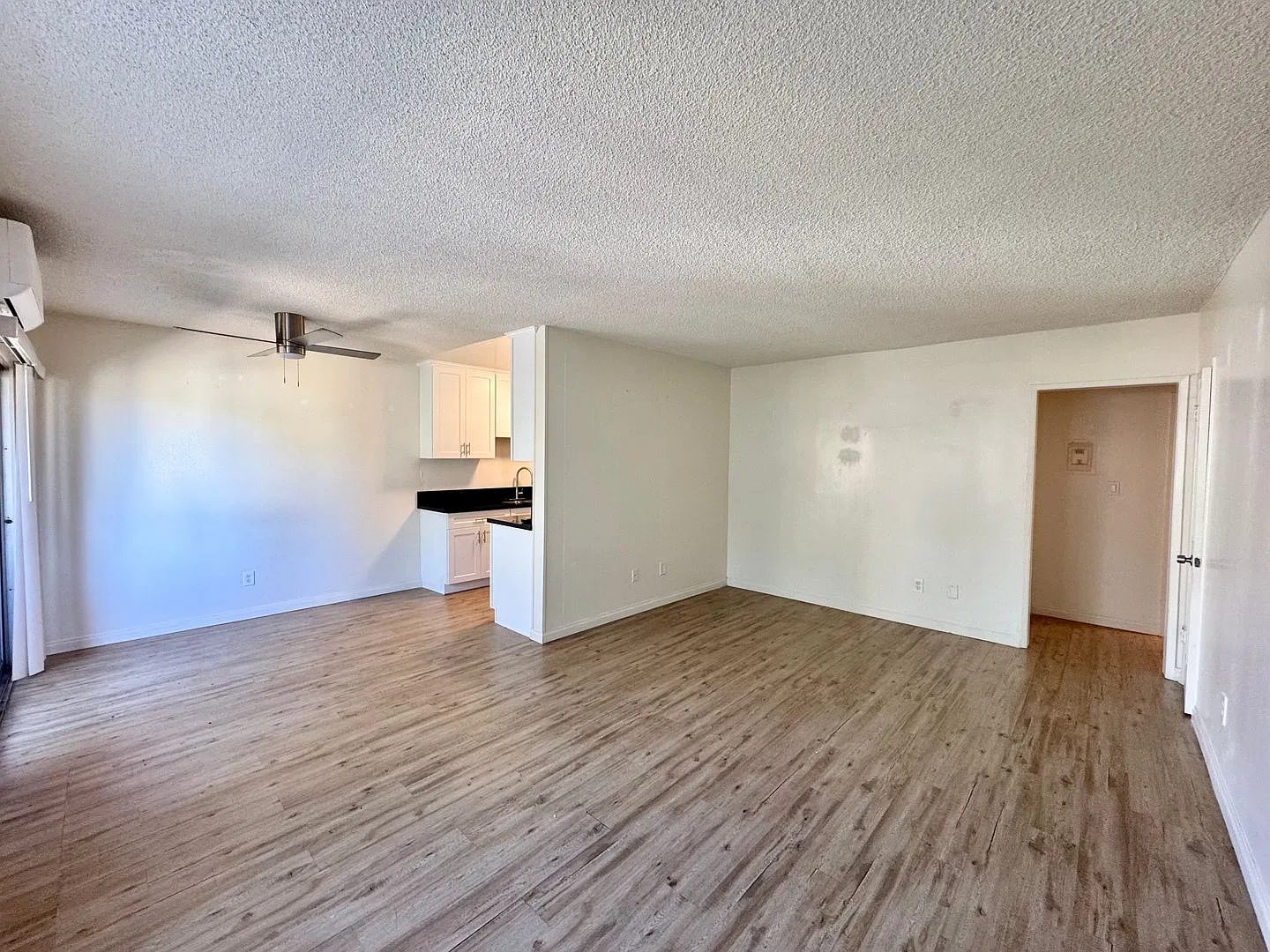 PRIME Los Feliz location! Spacious 1bed 1bath with a Balcony — Photo 3