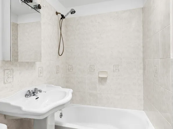 25 Veronica Place image 10 of 12