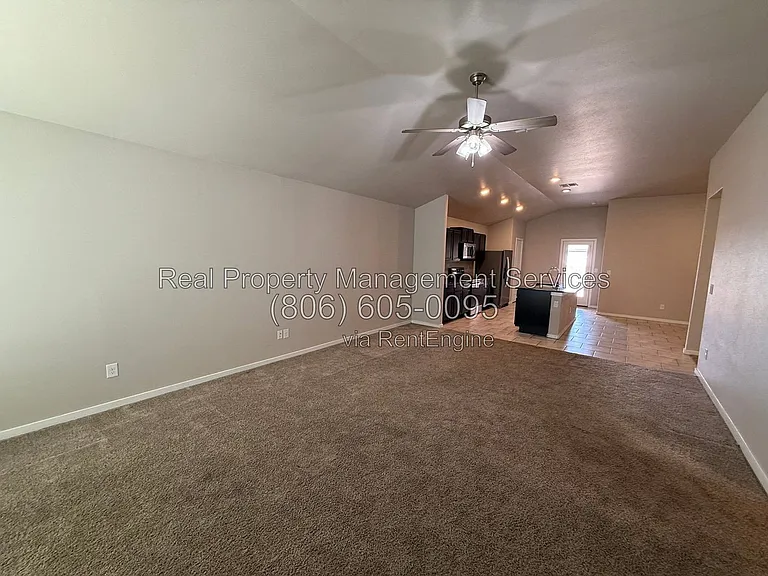 2709 Wausau Ave — Photo 2