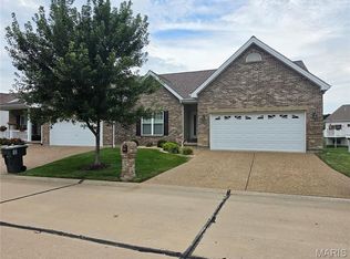253 Strayhorn Dr, Saint Peters, MO 63376
