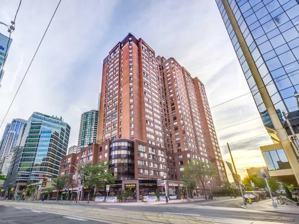 633 Bay St #1121, Toronto, ON M5G 2G4