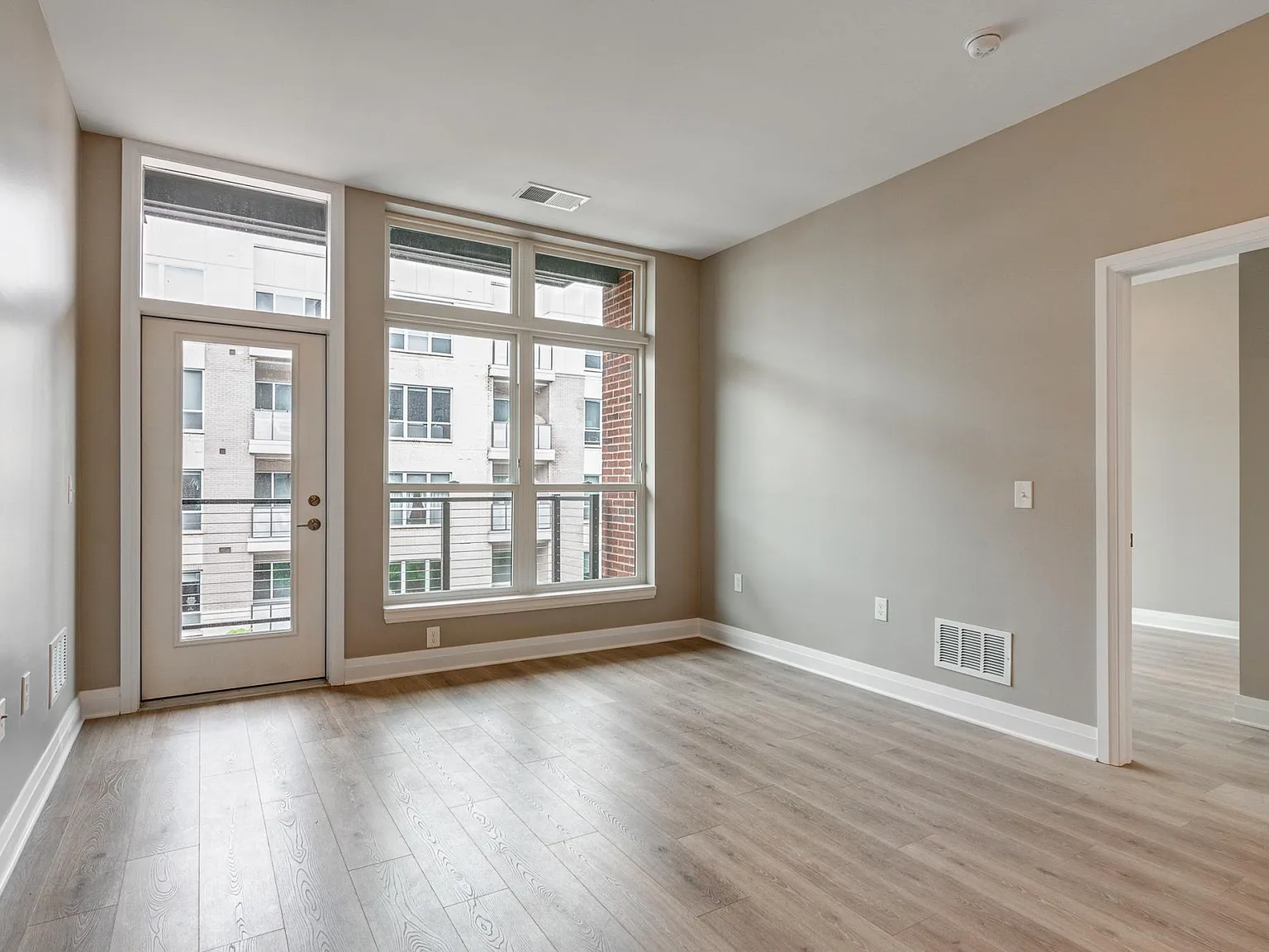 2 bed, 1024 sqft, $2,700 — Photo 3