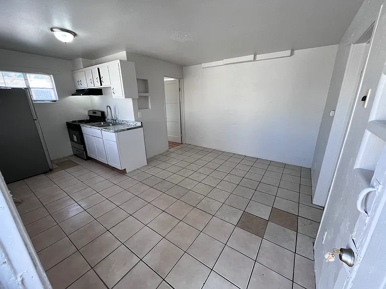 2620 N 14th Ave #5 — Photo 4