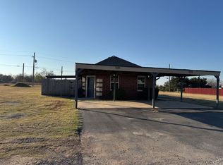 302 6th St #A, Elgin, OK 73538