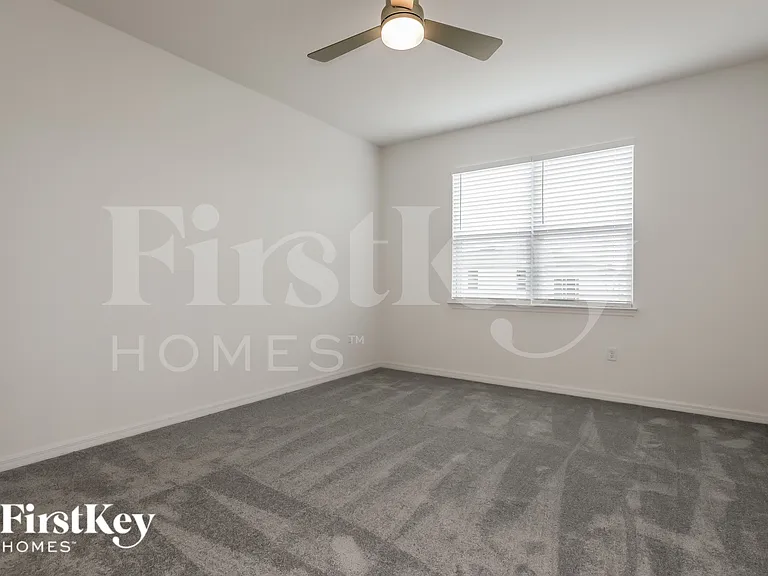 523 Crown Rose Dr — Photo 8