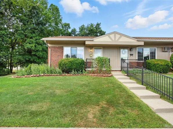 25321 Potomac Dr, South Lyon, MI 48178