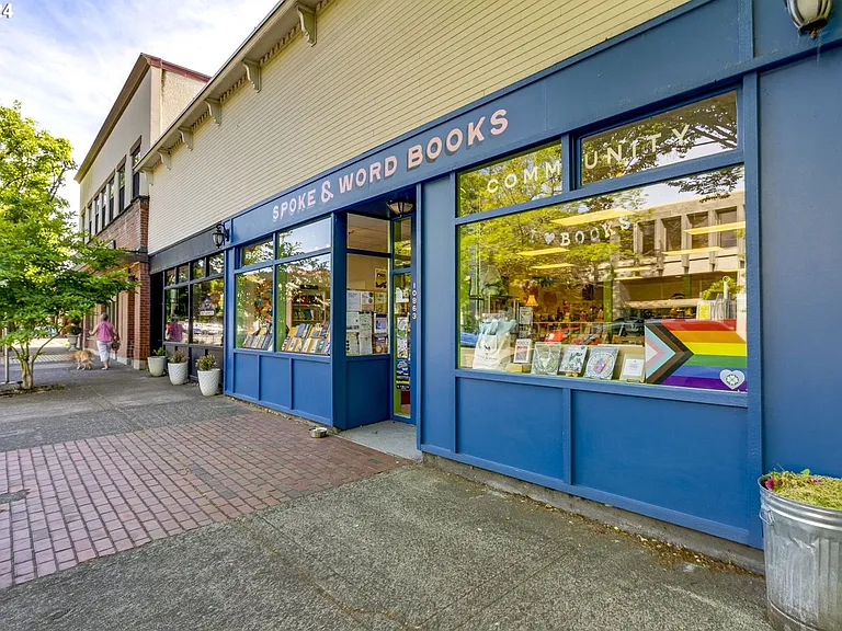 2430 SE Park Ave — Photo 45