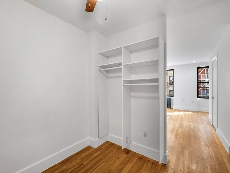 341 E 9th St #15 — Photo 4