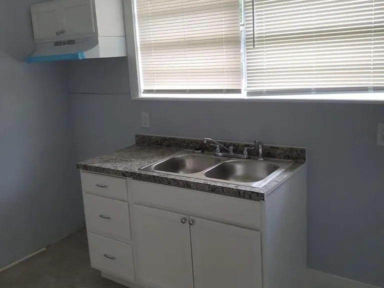 664 Escambia St — Photo 5