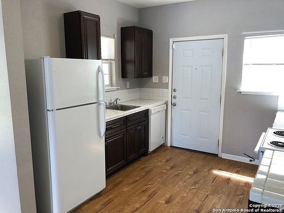 5th image of 102 Bailey Ave #3