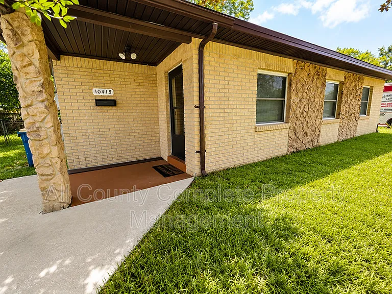 10415 Briarcliff Rd E — Photo 3