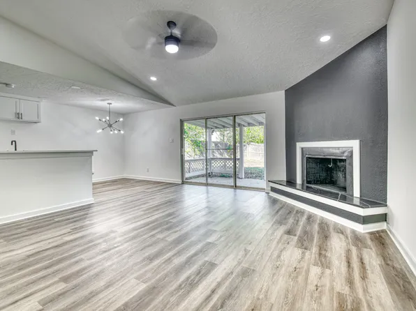 2410 Suffolk Ln, Lancaster, TX 75134