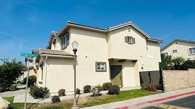 1443 Orange Grove St — Photo 3
