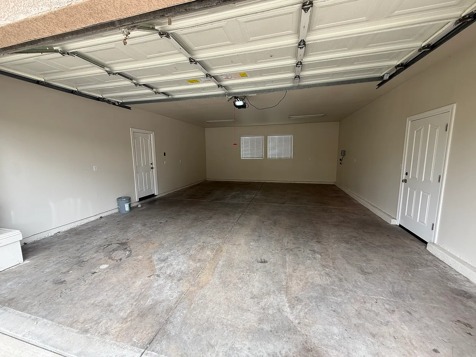 4 bed, 2.5 bath, 1932 sqft, $2,500 — Photo 2