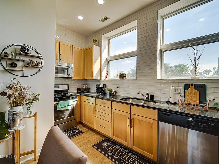 2828 N Talman Ave #D12 — Photo 6