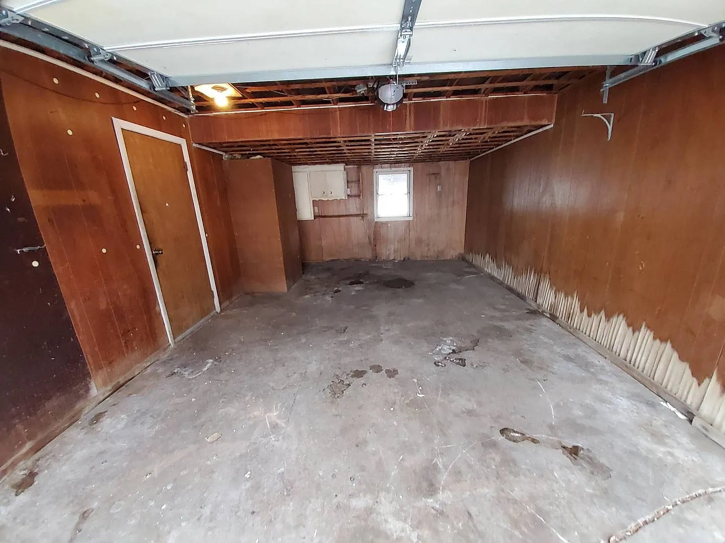 1112 Lyndon Street — Photo 3