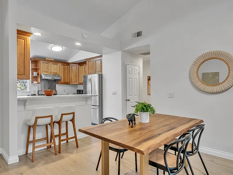 1654 Parkview Green Cir — Photo 4