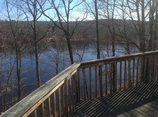 3418 Lancaster Dr, Bushkill, PA 18324