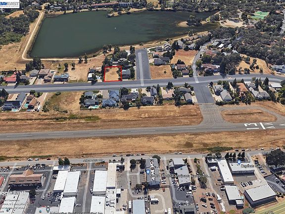2nd image of 3044 Boeing Rd
