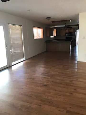 4 bed, 2572 sqft, $2,150 — Photo 2