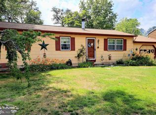 16 W Shore Dr, Southampton, NJ 08088