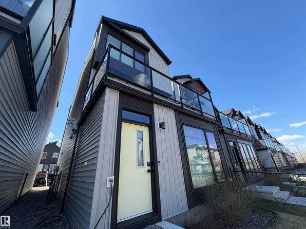 451 39th St SW, Edmonton, AB T6X 2X9