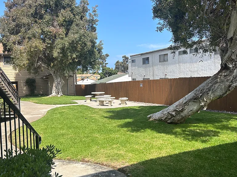 1288 Holly Ave — Photo 3