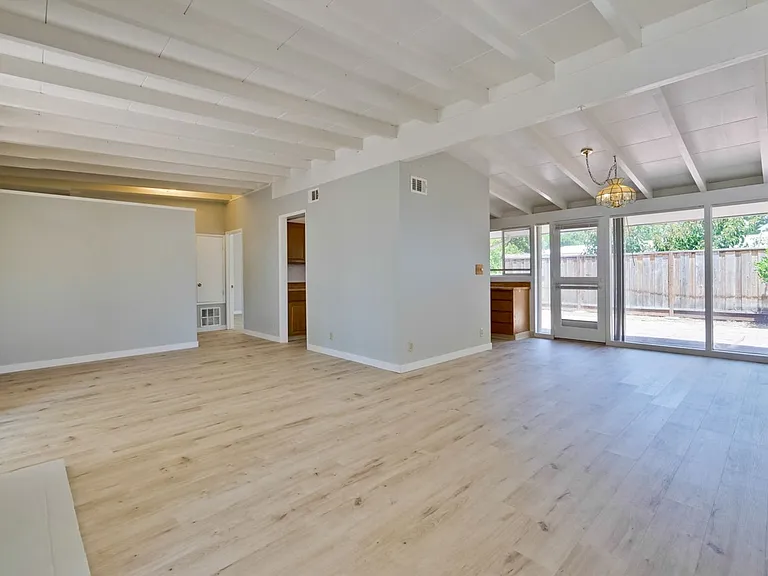 3049 Harding Ave — Photo 3