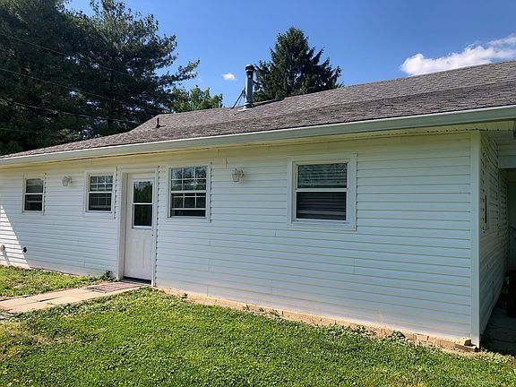3rd image of 829 Locust Corner Rd