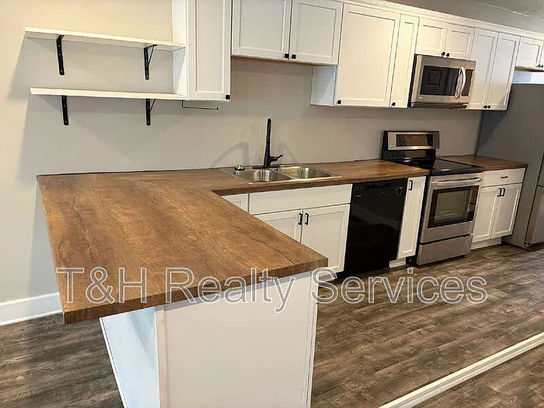 2921 N Delaware St — Photo 3