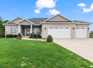 3700 Crystal Spring Dr, Springfield, IL 62711