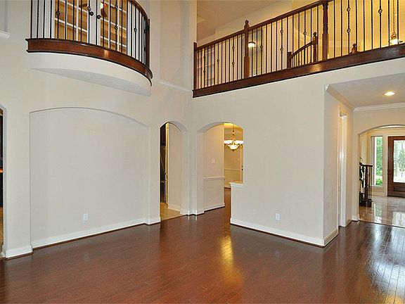 5th image of 2814 Cotswold Manor Dr S