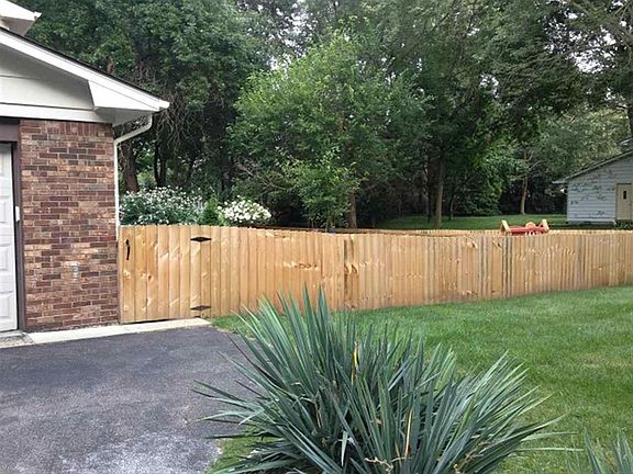 2nd image of 3734 Capilano Dr