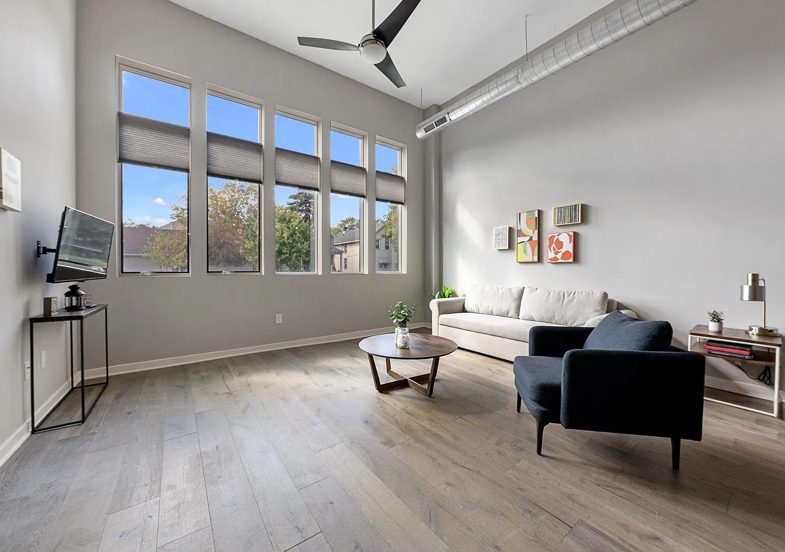 1 bed, 918 sqft, $1,900 — Photo 1