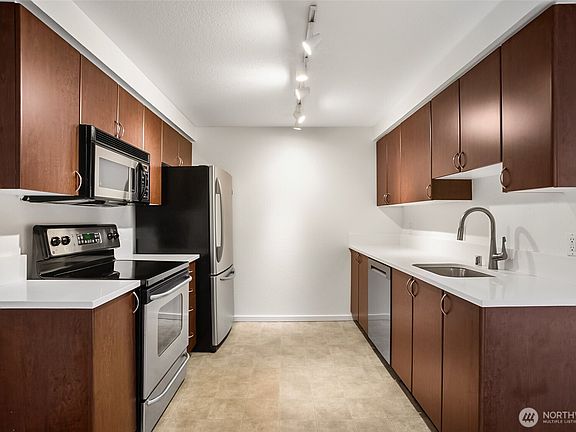 5th image of 221 9th Street #C303