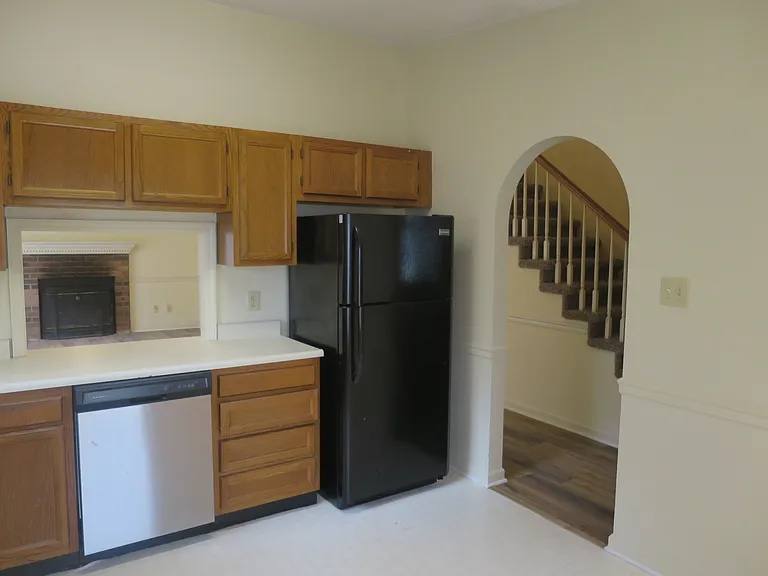 441 Eagle Brook Dr #1 — Photo 2