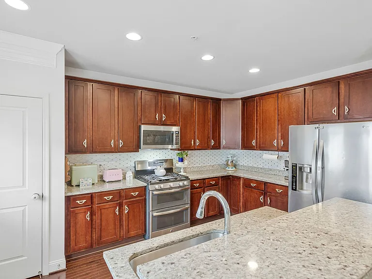 703 Skippers Ln — Photo 3