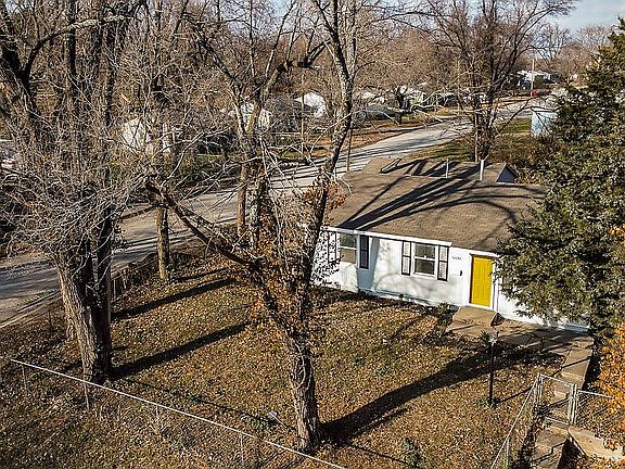 2nd image of 5600 E 40th St