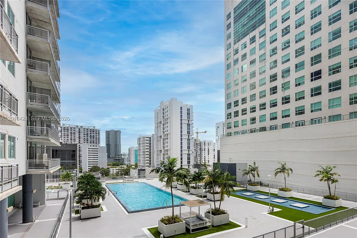 Building Photo - 690 SW 1st Ct #1034