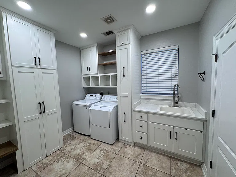 Mudroom entry from garage with washer and dryer