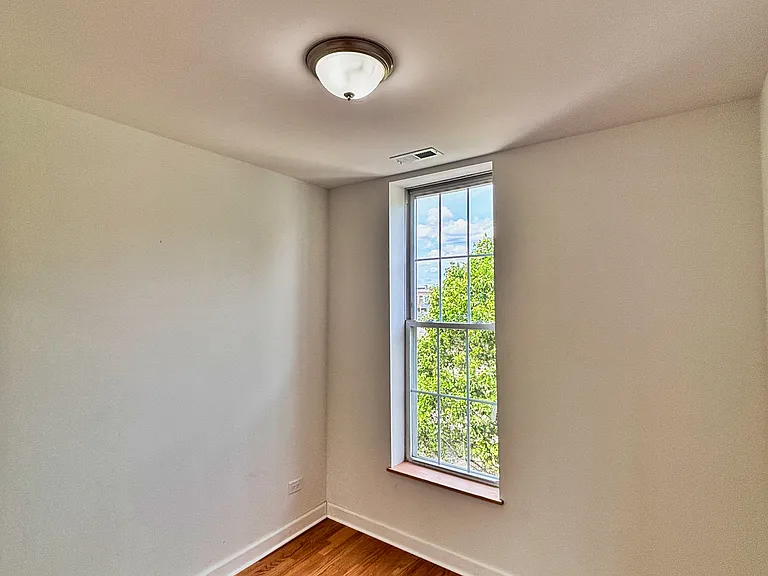 1627 W Superior St #3F — Photo 5