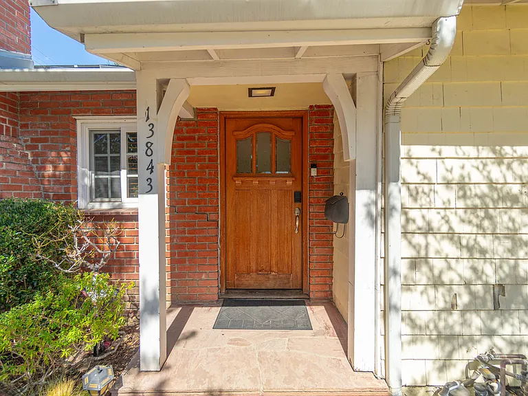 13843 Milbank St — Photo 36
