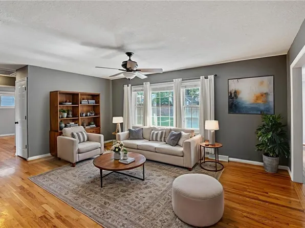 8209 Madison Ave, Kansas City, MO 64114