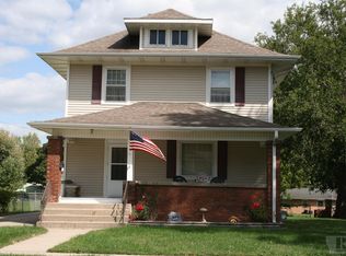 706 E 7th St N, Newton, IA 50208